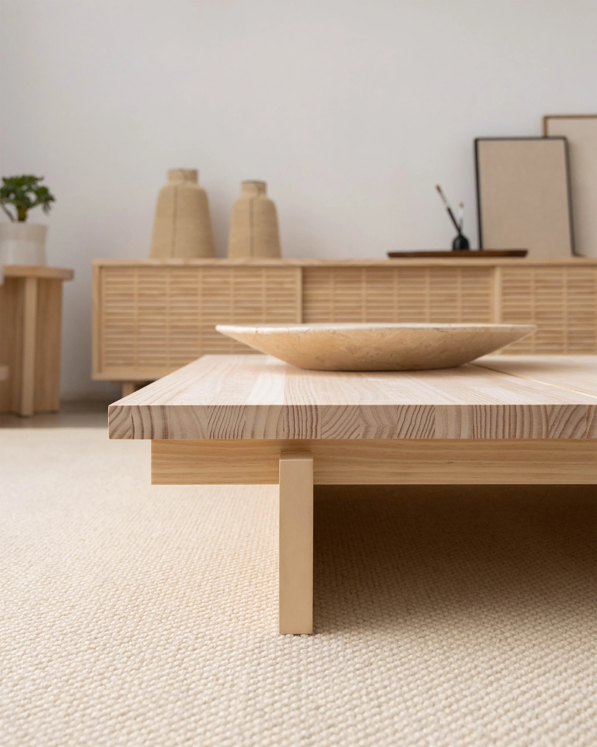 Olivera - Low coffee table in solid pine wood 90 cm - Image 5