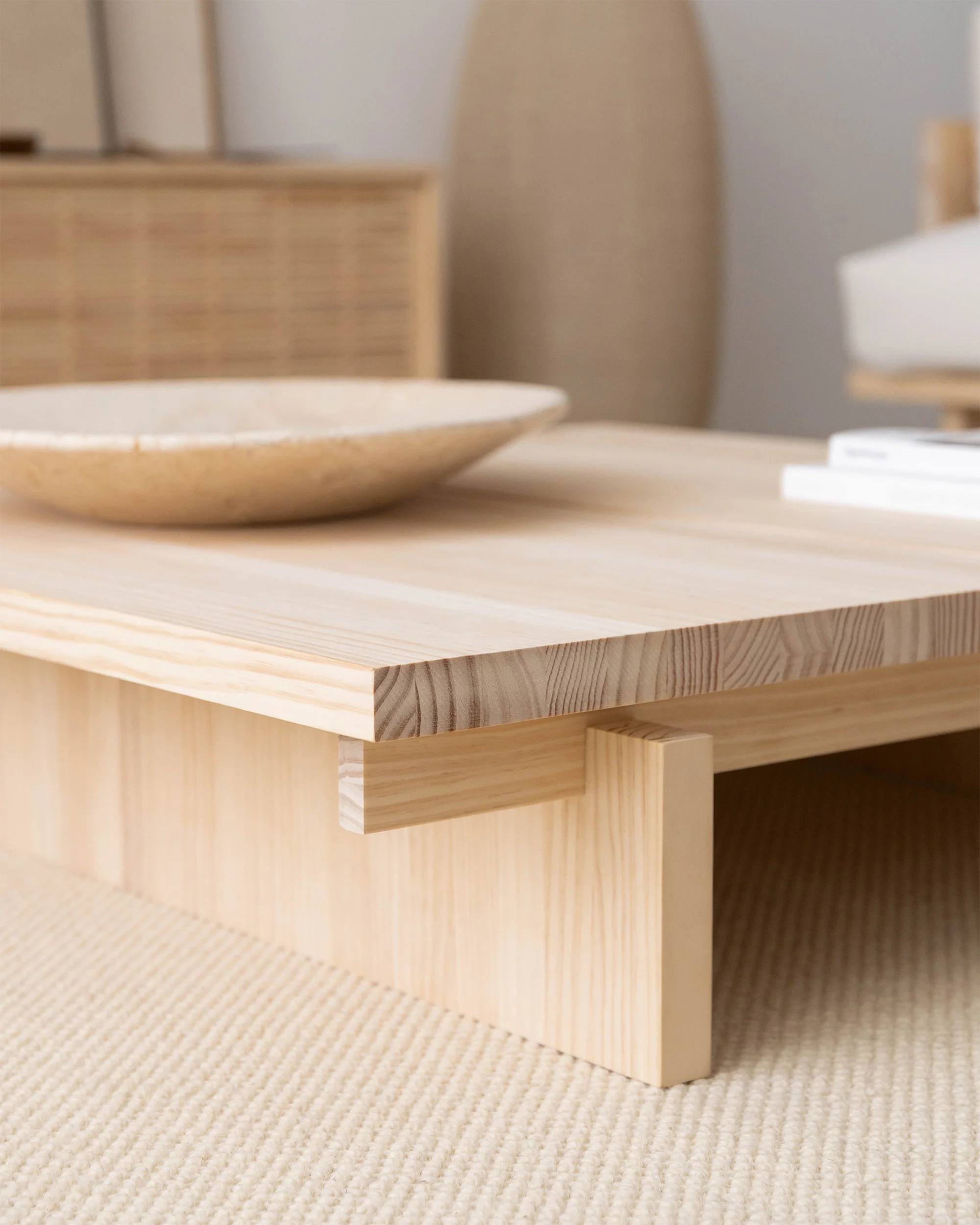 Olivera - Low coffee table in solid pine wood 90 cm - Image 6