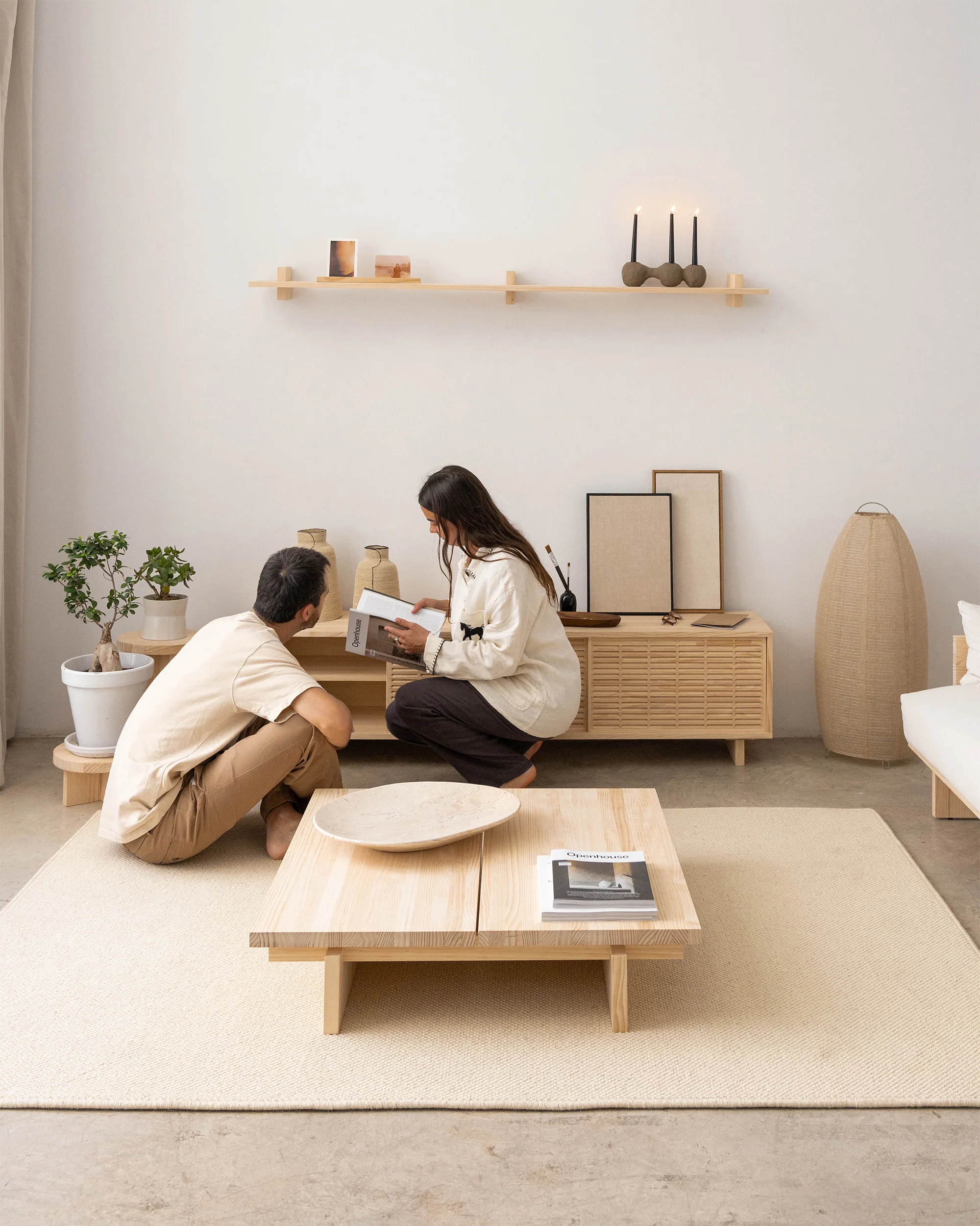 Olivera - Low coffee table in solid pine wood 90 cm - Image 7