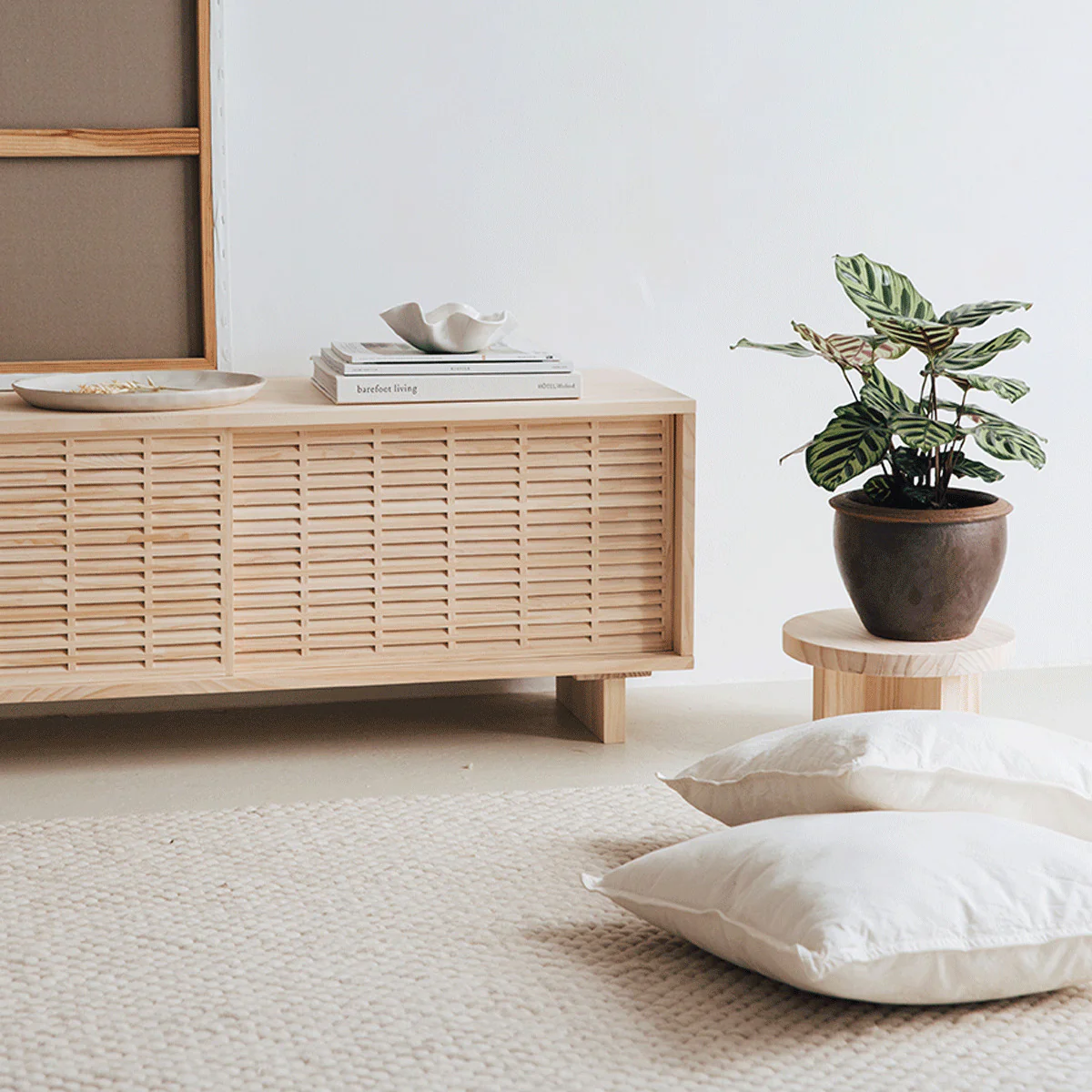 Moraira TV stand of pine with 2 mallorquina doors 120 cm - Image 3