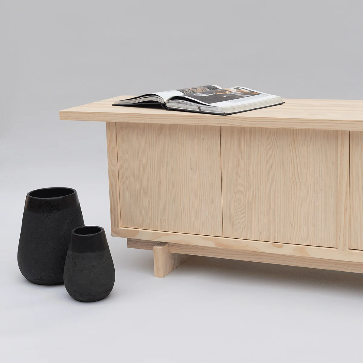 Pada TV stand of solid pine wood with 4 doors 180 cm - Image 5