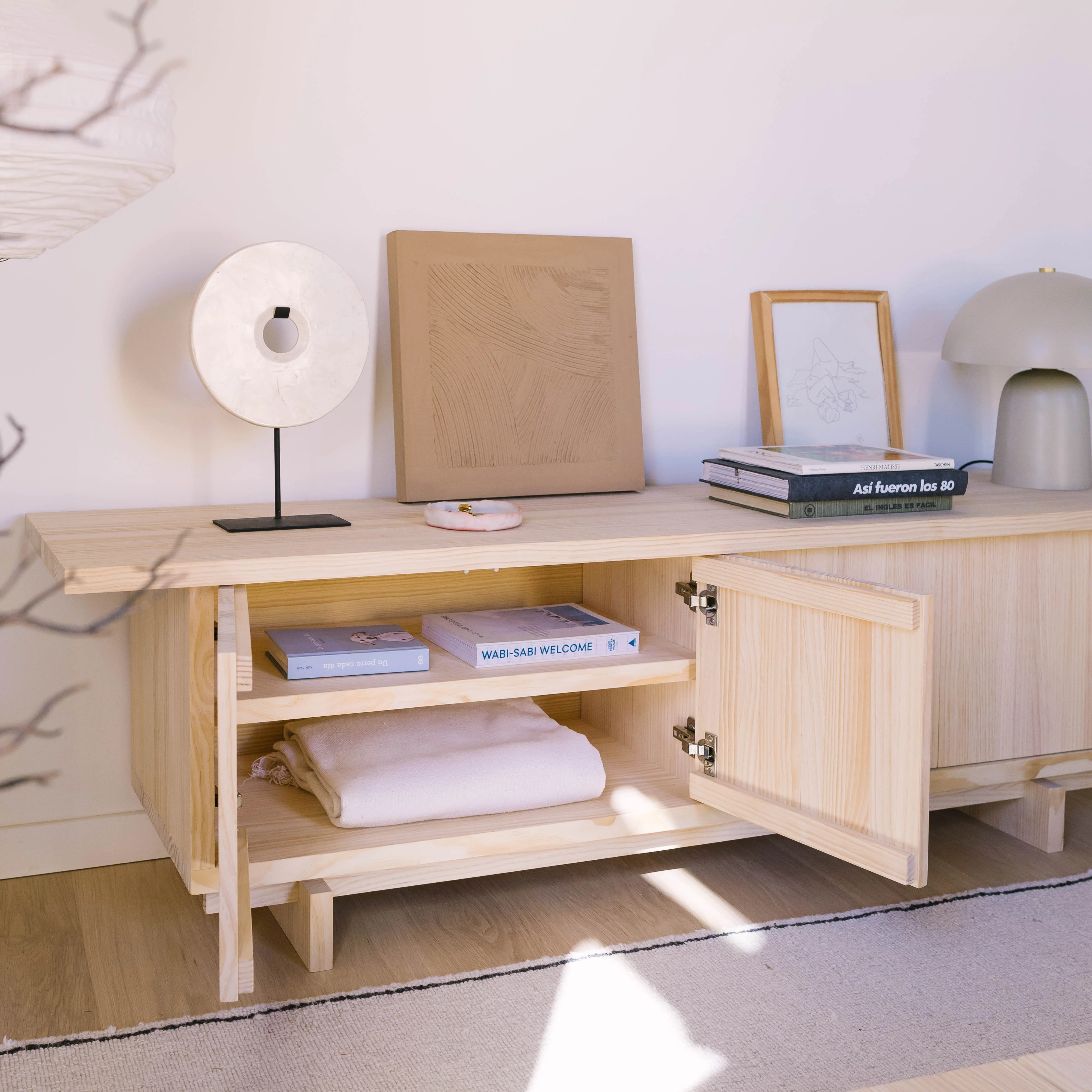 Pada TV stand of solid pine wood with 4 doors 180 cm - Image 8