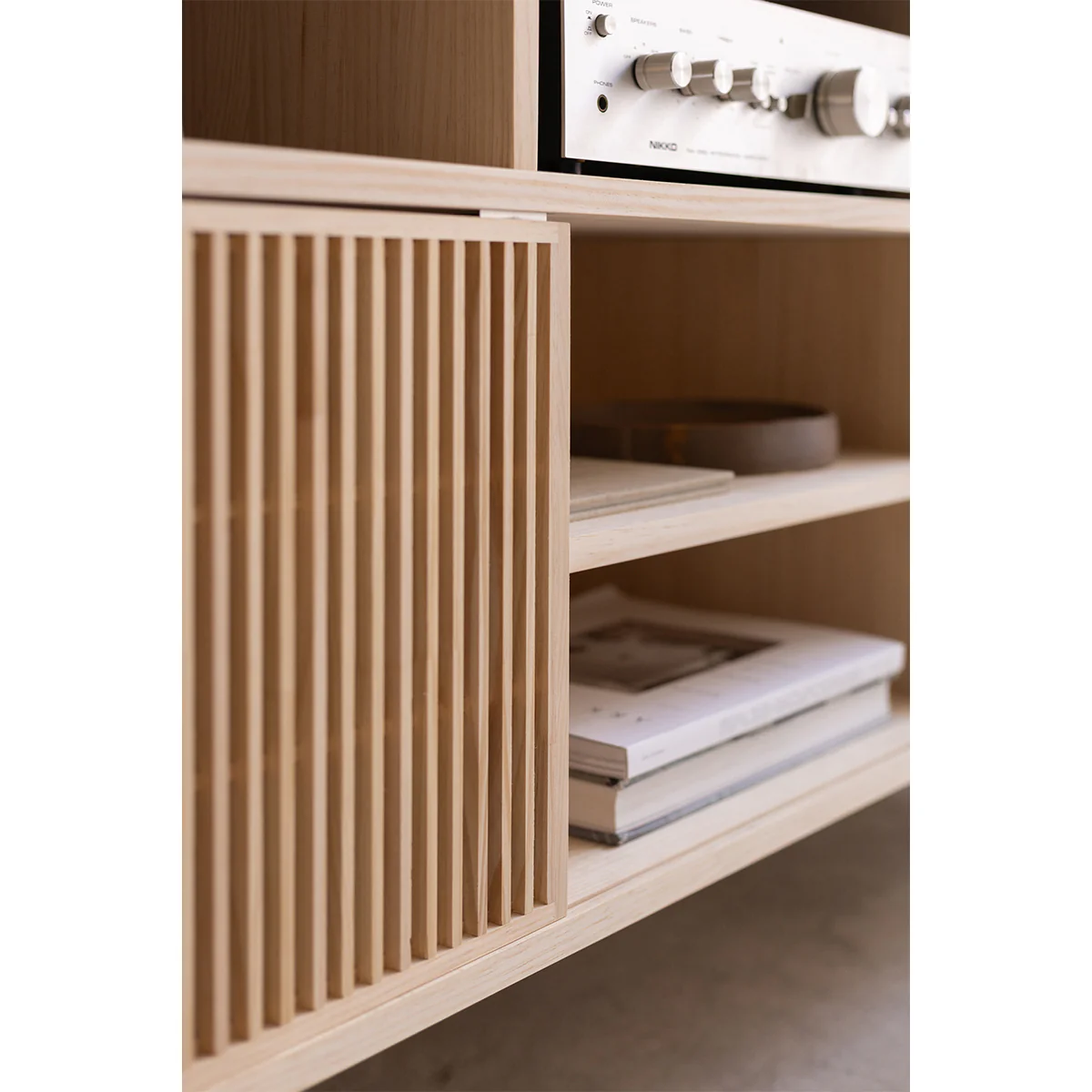 Bassa solid wood sideboard for vinyl records 1 or 2 doors 151 cm - Image 7