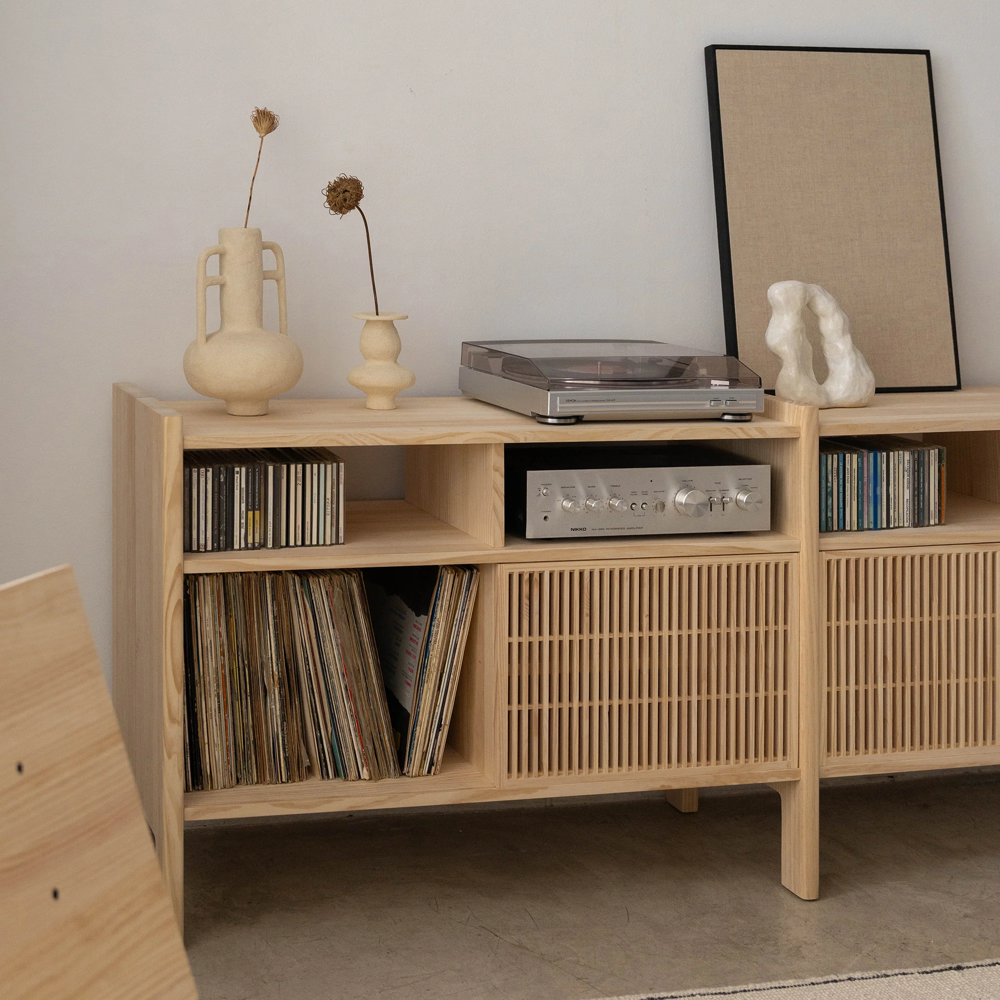 Mesquida large sideboard in solid wood for vinyl records 3 doors 301 cm - Image 3