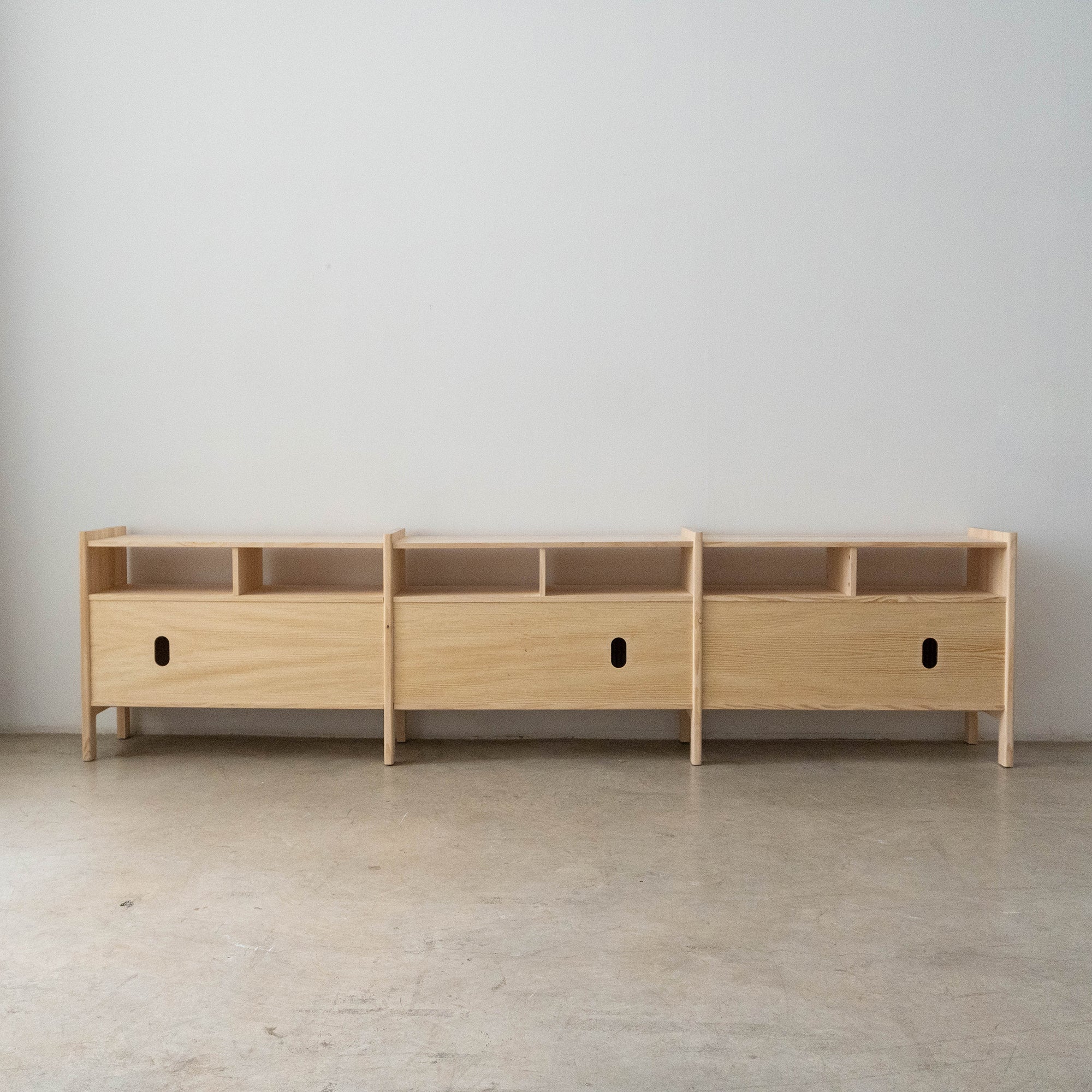 Mesquida large sideboard in solid wood for vinyl records 3 doors 301 cm - Image 8