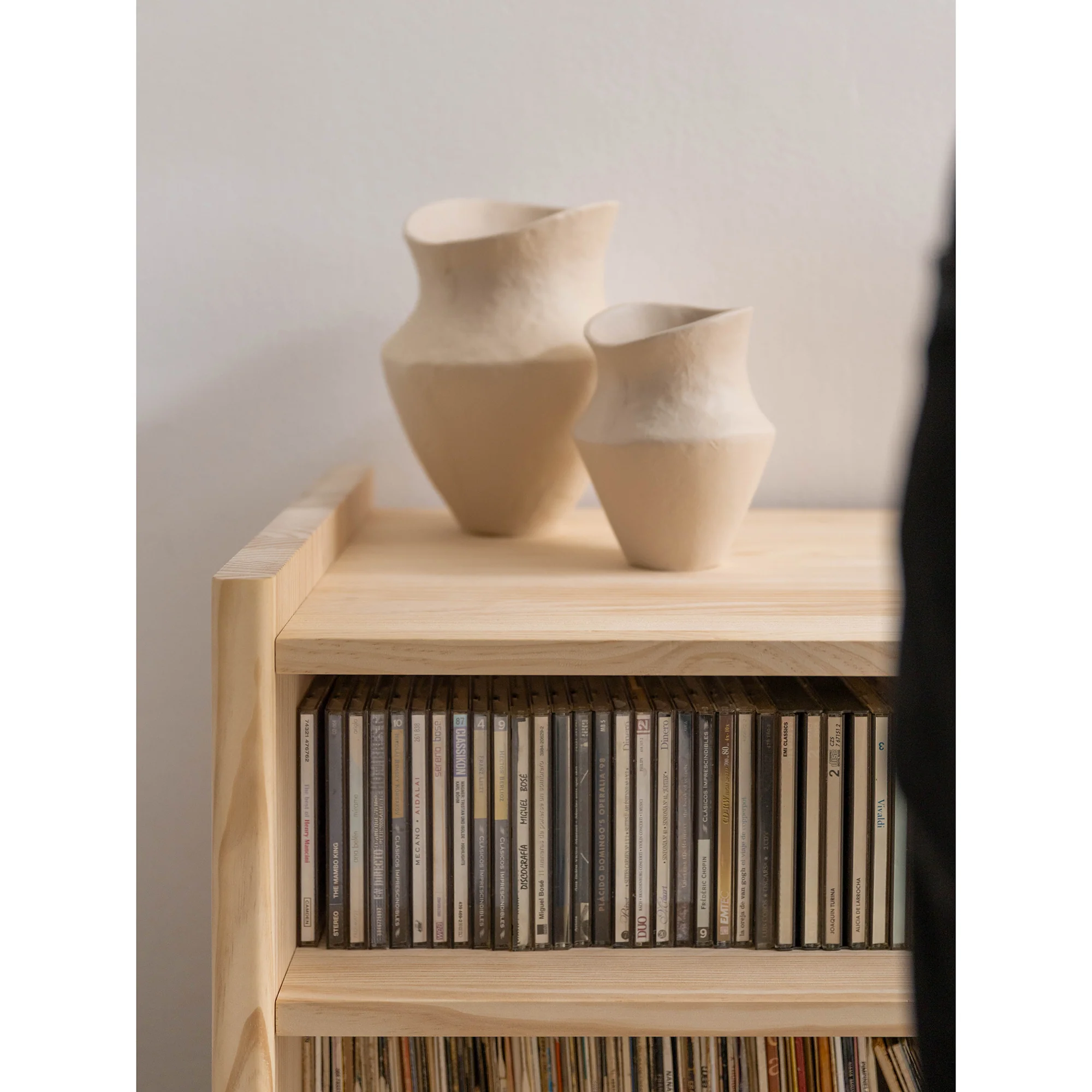 Mesquida medium sideboard in solid wood for vinyl records 2 doors 201 cm - Image 5