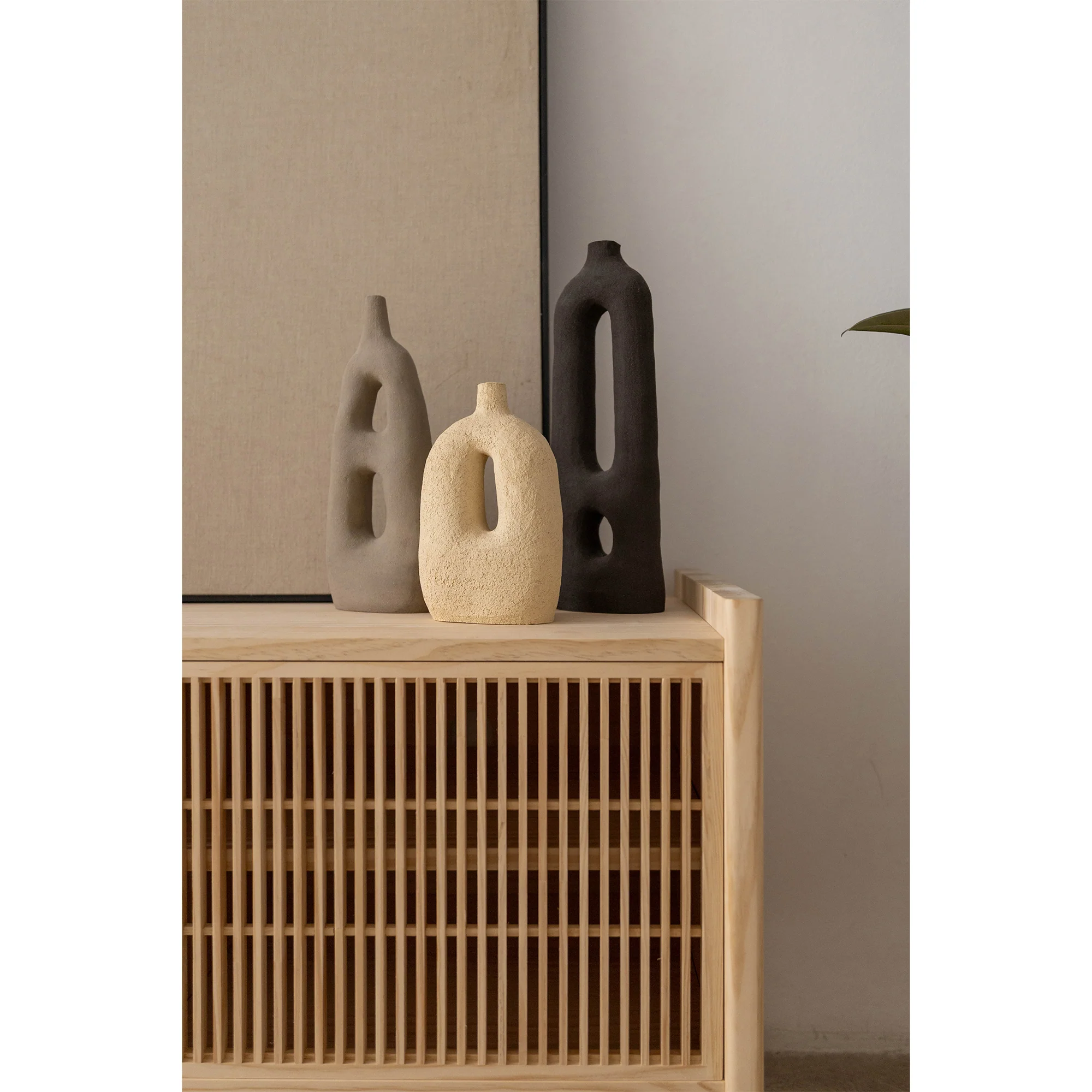 Large Mendia TV furniture in solid wood for vinyl records 3 doors 301 cm - Image 9