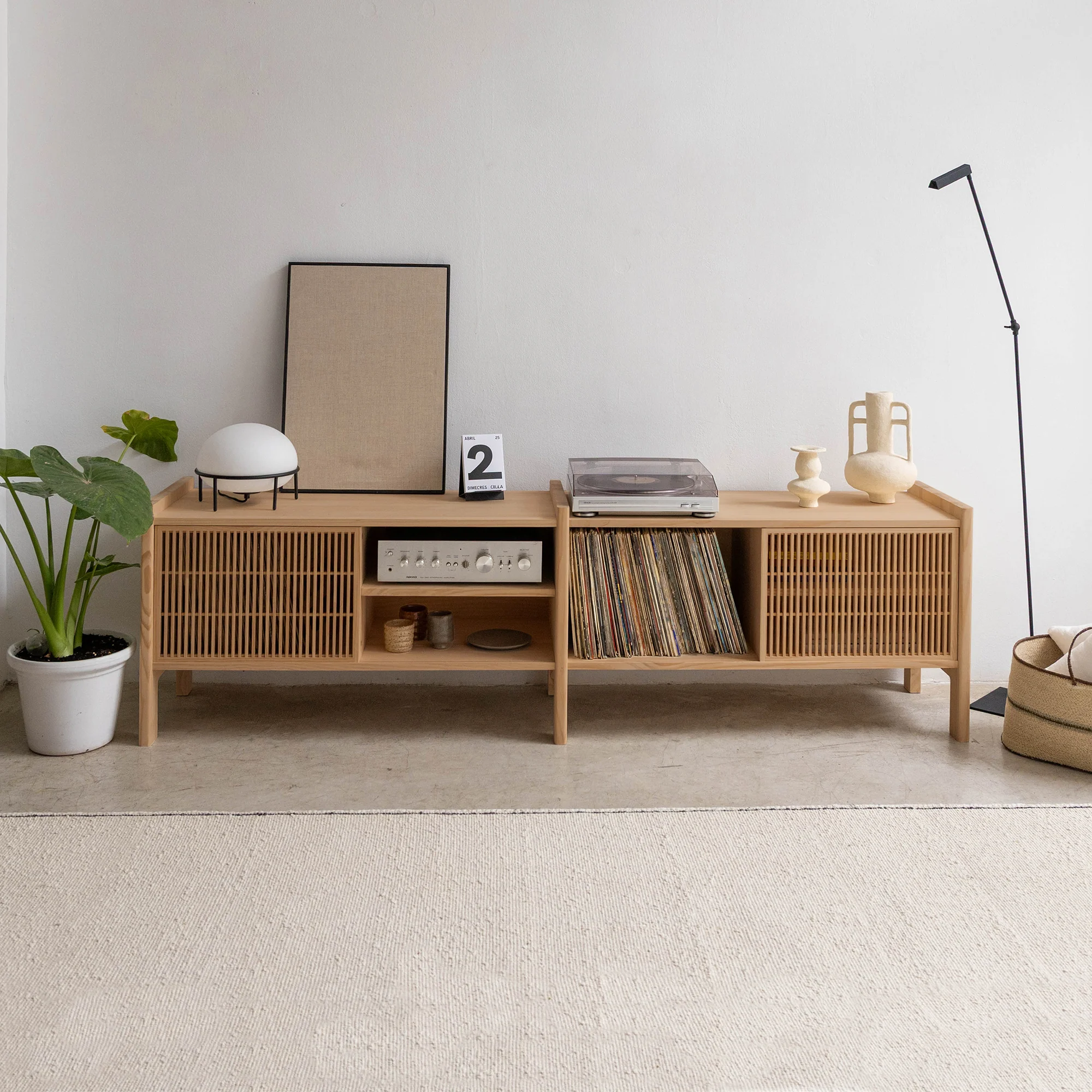 Medium Mendia TV furniture in solid wood for vinyl records 2 doors 201 cm - Image 11